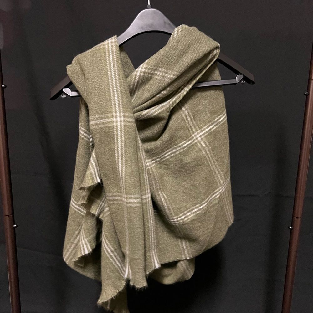 Green shawl/ scarf